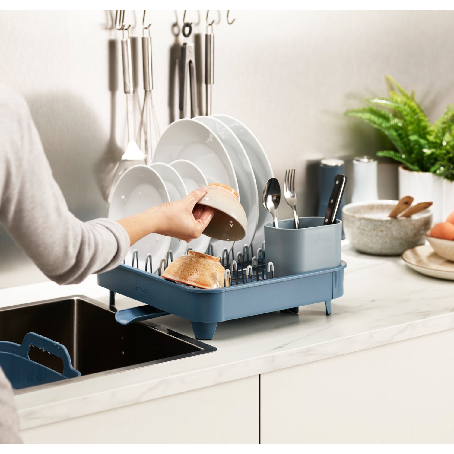 Extend Expandable Dish Rack with Draining Plug - Sky